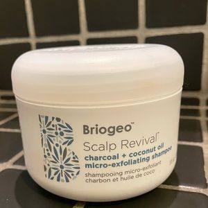 Briogeo Scalp Revival™
charcoal + coconut oil micro-exfoliating shampoo